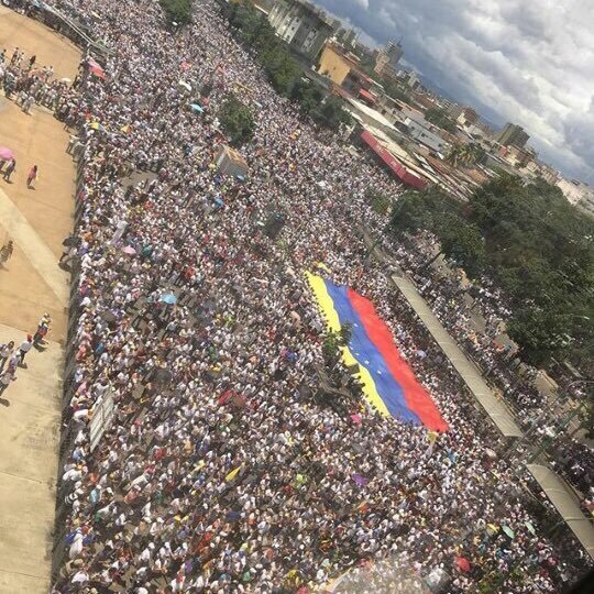NelicarS_25's profile picture. trabajadora, humanista soñando con una Venezuela libre.