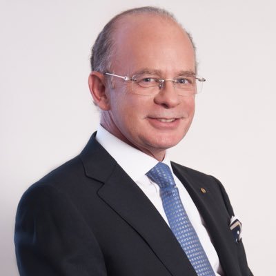 CEO en LL&A.Profesor Titular de la Cátedra de Teoria y Tecnica impositiva I,UBA.Pasion por los Autos Clasicos