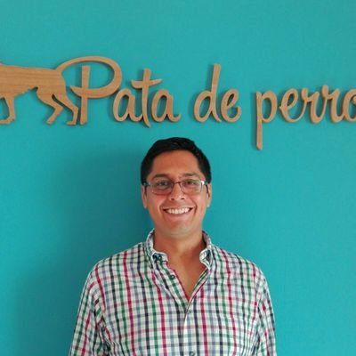 crlngas's profile picture. Diseñador industrial, apasionado por la forma y cautivado por el fondo.