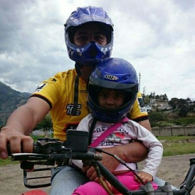 Magister en dirección y gestión de empresas de servicio, Lcdo. en Publicidad. Docente en la Universidad Politécnica Salesiana de Guayaquil. Socio Hincha de BSC.