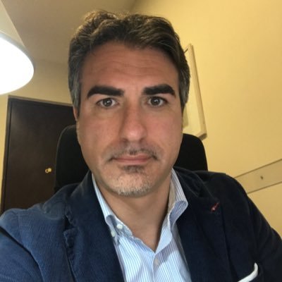 Pizzofalcone's profile picture. Avvocato. Nato a Napoli. Alla disperata ricerca della verità...