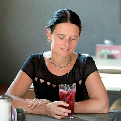 LienBraeckevelt's profile picture. Lien Braeckevelt (1977).  Het 5:2 dieet. Vasten én feesten. 30 dagen zonder alcohol.