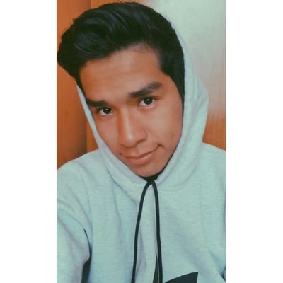 Mallquilauruz's profile picture. Lauruz Savage ☮ jugador competitivo de Clash Royale / Arena of Valor