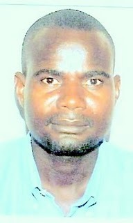 Né en Afrique occidentale, issu d'une famille modeste. Est diplômé science sociale; fonctionnaire Marié Cadre supérieur de la Santé Publique.