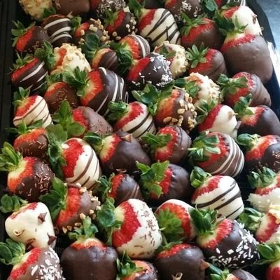 Handcrafted Chocolate Strawberries for any occasion. Weddings to Bouquets,Boxes to Platters. Professional,Divine & Unique. StrawberryDelights@hotmail.com