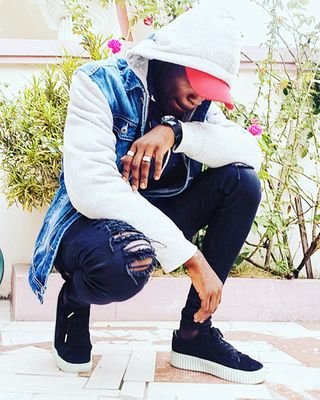 kenzy28767348's profile picture. Mieux vaut être optimiste et se tromper que d’être pessimiste et avoir raison 

 #Instagram »» Kenzymak

#Facebook »» Dalvy Kenzy Mak