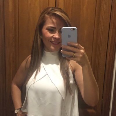 MBA, Especialista en Gerencia, Contadora Pública.