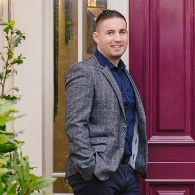 Hospitality Specialist based in Killarney Co.Kerry.Married to Siobhan dad to Gracie-Mai & Frankie