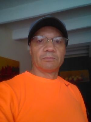 carloslopez986's profile picture. Economista, me gus ta la salsa y departir con mis amigos; soy hincha del Deportivo Cali.