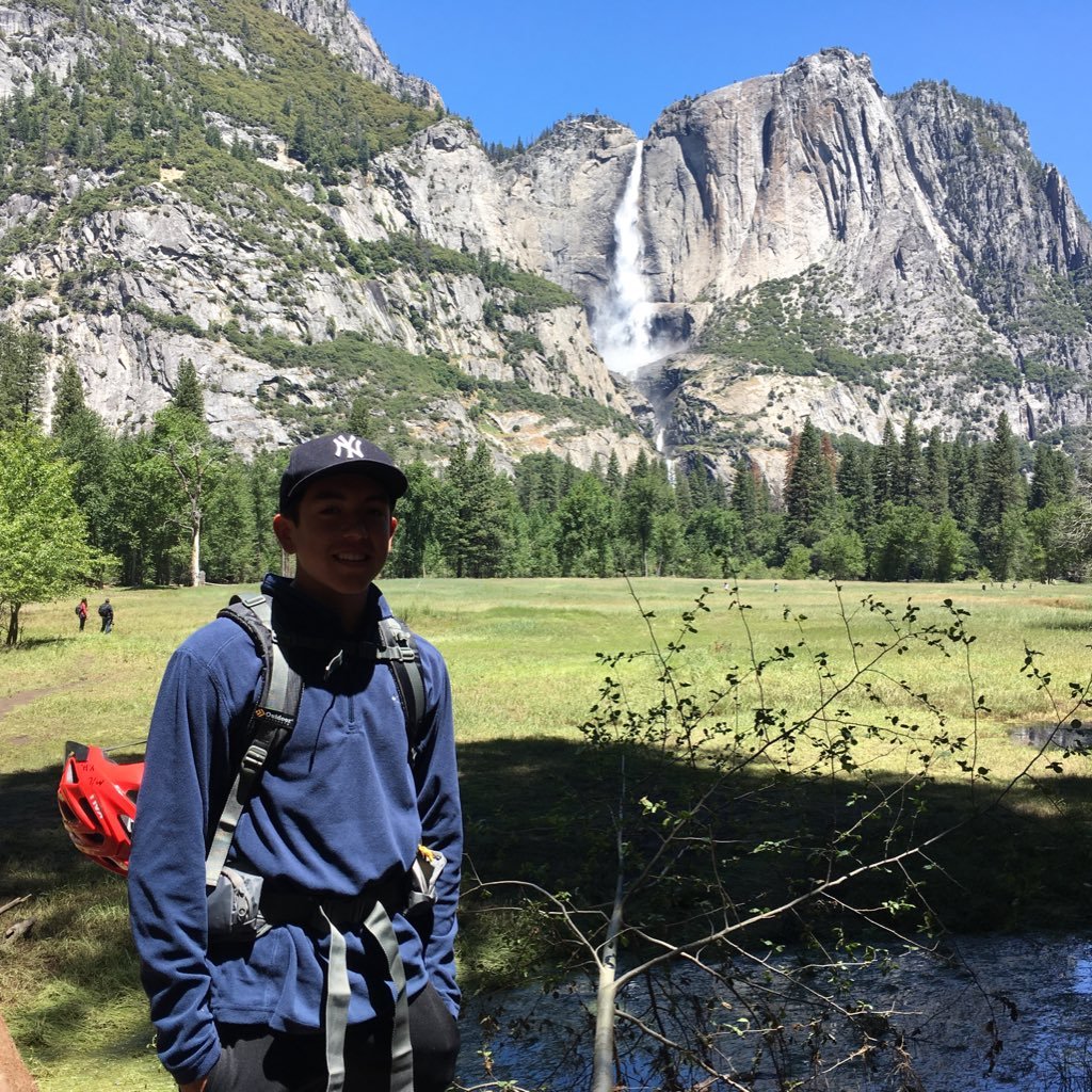 itsjustinlopez's profile picture. 909