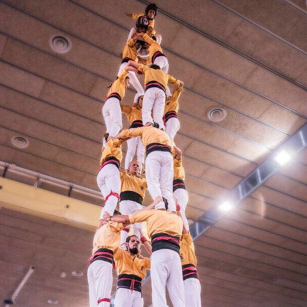 badaloní i micaco, apassionat dels castells i del futbol, aficionat al cinema i enamorat del mar i la muntanya...però sobretot de gaudir dels plaers de la vida.