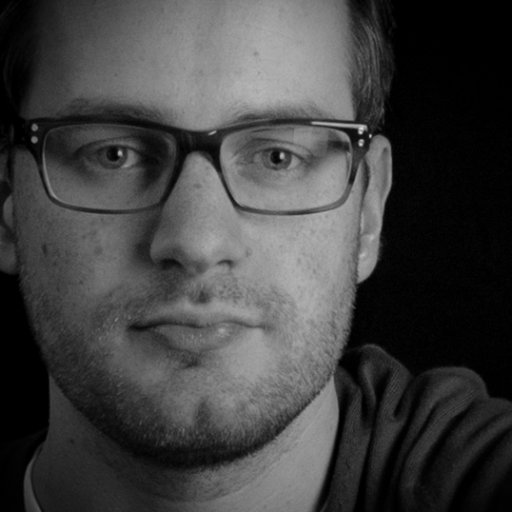 Man spricht Ironisch - streckenweise. Nachrichtenjunkie, Politik-Nerd, überzeugter Europäer und glühender Loriot-Fan. Ich persönlich esse täglich.