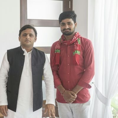 ucFgjQJeMKKXeYl's profile picture. Politicians and Pol Parties