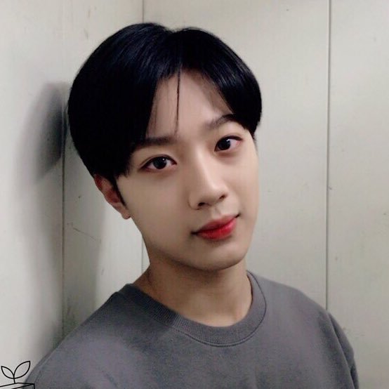 걸이버 막내 라이관린 화이팅!! | data=❤️