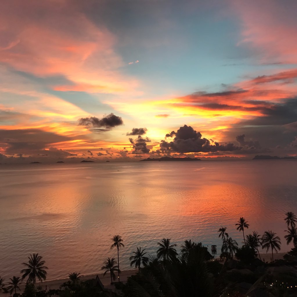 If you are searching for a sunrise, it's important to head east. For sunset, head west.