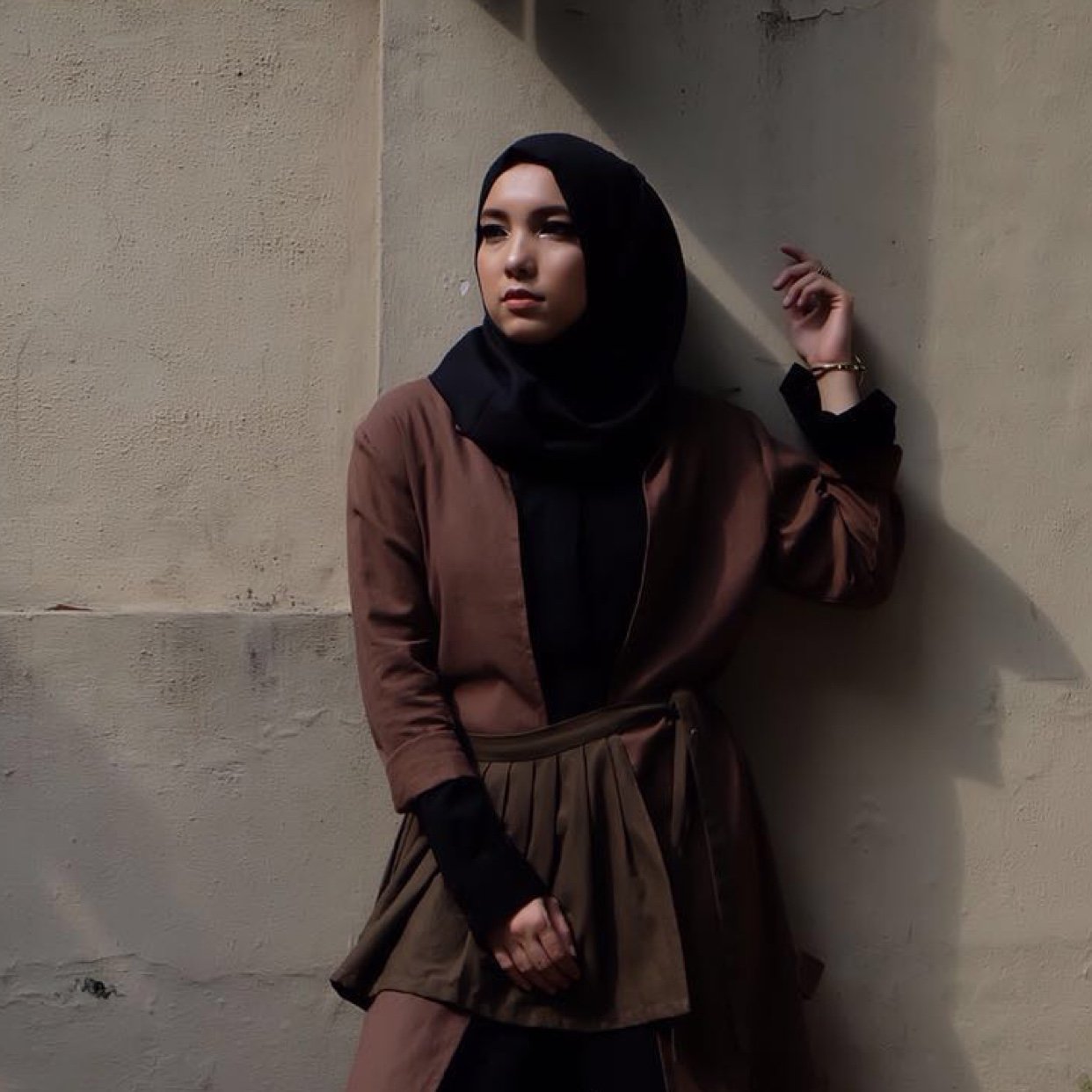 Creative Director of JENAHARA, a fashion brand with mission to bring muslim to the next level. (IG) : @jenaharanasution (e) jenahara.management@gmail.com