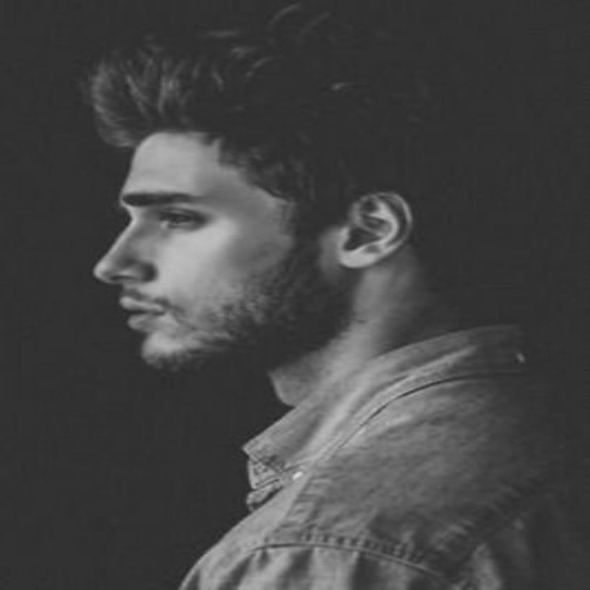 julianncarney11's profile picture. أُثى أُبعثِر أحرفِي كوق فقط،لستُ بريئہ وﻻ سيئہ وﻻ ذاتُ حُزن،أنَا متوسِطةُ الصَبر،قصيرةُ الحَظطَويلةُ الصَمت،فَقيرةُ البَوح ، وغنيه بِالله