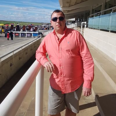 Born and bread in Wales big fan of horse racing, Greyhound racing and Welsh rugby. Work for JenningsBet in Newmarket.
Loves a good punt!!