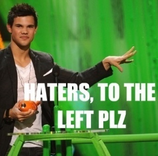 We tweet funny pictures, videos, and songs related to Twilight! Follow for Laughs!