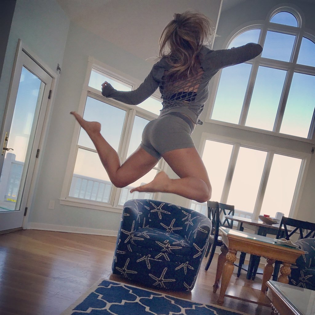 AlliexNash's profile picture. 