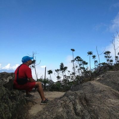 Todo en mi vida comienza en Dios y termina en Dios. Viviendo para sus propósitos. No se trata de mi. Sin miedo al debate de ideas. Aprendo cuestionando.