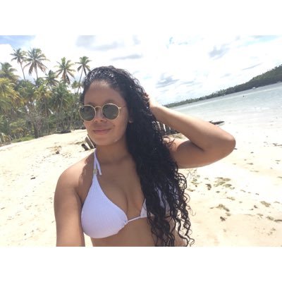 letticiaana1's profile picture. Me encanta tudo aquilo que me tira da realidade.