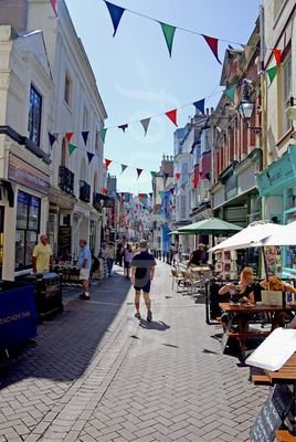 We're the amazing Old Town of Hastings. Steeped in history, independent businesses & events & the best community spirit in the UK - account by @weareMCsquared