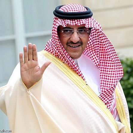 الحياة أقصر من أن تٌهدرها مع أشخاص تبرر لهم أفعالك طيلة الوقت ، من يحبك سيرى الخير فيك ، ومن يبغضك لن تستطيع إرضائه ، أجعل رضا الله هو غايتك وعش بسلام 🌹