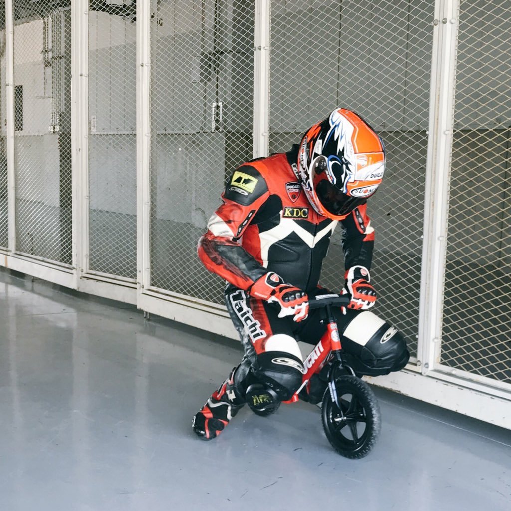 ドカ乗りです(*`・ω・)ゞJOG→NS50F→NS-1→CB50S→GAGx2→CBR250RR→M400→VFR400R→999→デイトナ675R→SS1000DS→FORZA→899パニガーレ→アプリリアRS250→パニガーレV4→モンガーレ→現:Monster sport 1000DS