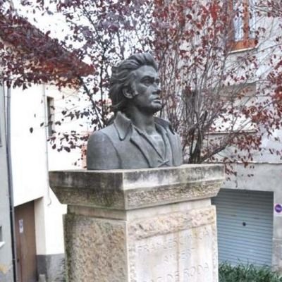 Un poble no es perd perquè els que no l'estimen l'ataquen, sinó perquè els que l'estimen no el defensen. VISCA LA TERRA LLIURE. SALUT I REPUBLICA