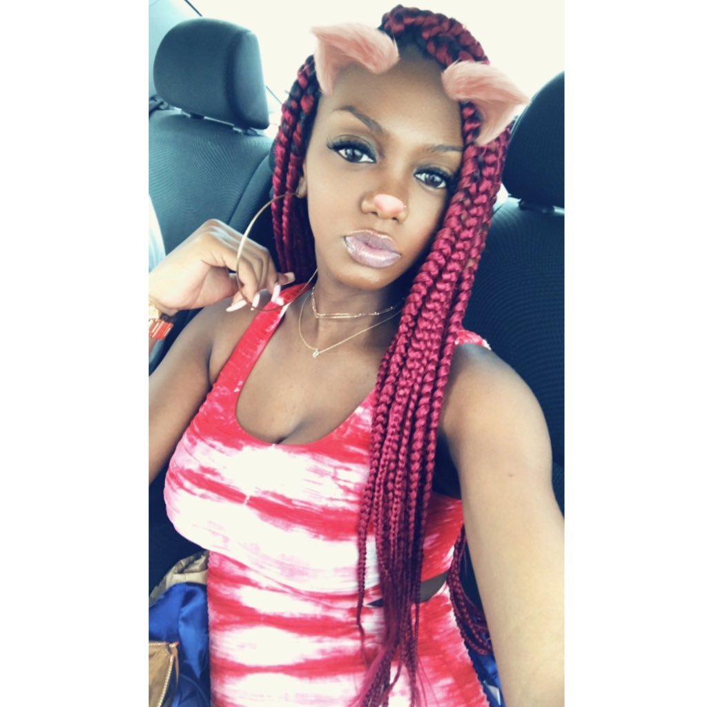 Chanel's world 🌎 im just living in it! 👑💜IG:@__suzieeSNOW SC: SuzieeSnow