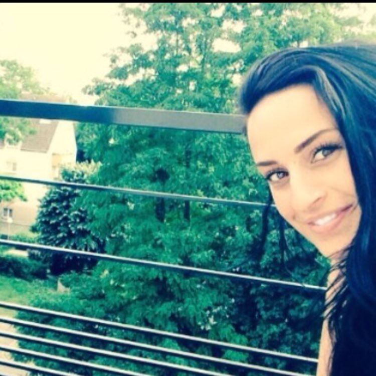 ••Digital Lover••Holistic Approach••Gratefullness Apprentice••Yogini••Italian Based In Paris••