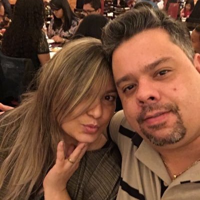 Sou uma pessoa esforçada, não tenho grandes riquezas, mas tenho grandes virtudes, faço da minhas atitudes o legado da minha trajetória.