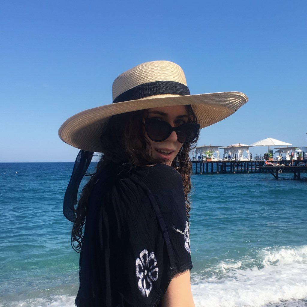 Makarrrrrrova's profile picture. Ты можешь быть бесконечно интересной и многогранной девушкой, но какой в этом толк, если ты не жопастенькая? (если повезёт , бери интересную)