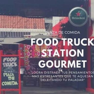Plaza de comida gourmet una de las mejores experiencias al deleitar deliciosos platos al aire libre, rodeado de un entorno agradable y amigable.