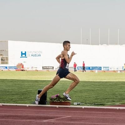 ●Castellar del Vallès (Barcelona)●Atleta internacional●4 veces Campeón de España●3'40 en 1500 y 7'57 en 3000.