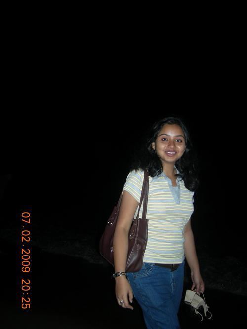 TAPASI638's profile picture. Hanju sadi takdir,
asin hanjuan de vich rul jana,
asin umaran tak tuhanu yaad rakhna,
par tusi hauli hauli bhul jana.