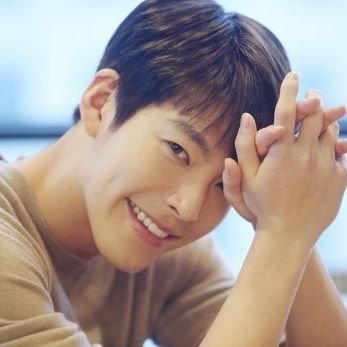 1989. 07. 16 모델 배우 김우빈 / 2008년 김서룡옴므쇼 모델 / 2014년 제35회 청룡영화상 인기스타상