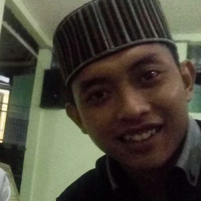 kita adalah debu-debunya semesta, hidup itu bercerita, mau menempelkan debu dibarang antik sebagai cerita Aladdin? atau di barang kusuh sebagai cerita Qorun?