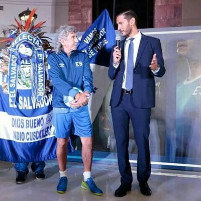 Presentador deportivo en #ElGráficoTV y #AzulYBlanco PODCAST🎙. Los colores no se negocian. Riquelmista. #TodoPasa