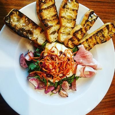 Upscale Chicago Loop restaurant and bar open for lunch, dinner, and special events.