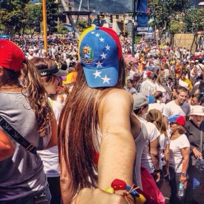 abrilgranadillo's profile picture. V.E.N.E.Z.U.E.L.A 💛💙❤️🇻🇪