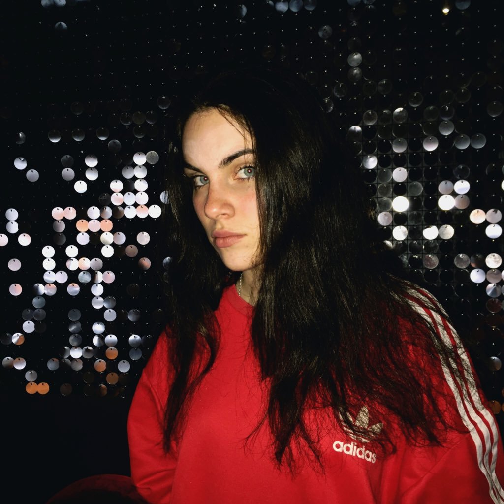 MajaMendenholl's profile picture. от молчания лопается кожа на плечах/