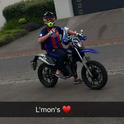 hugodubled62's profile picture. Mes pote❤ la moto 👌