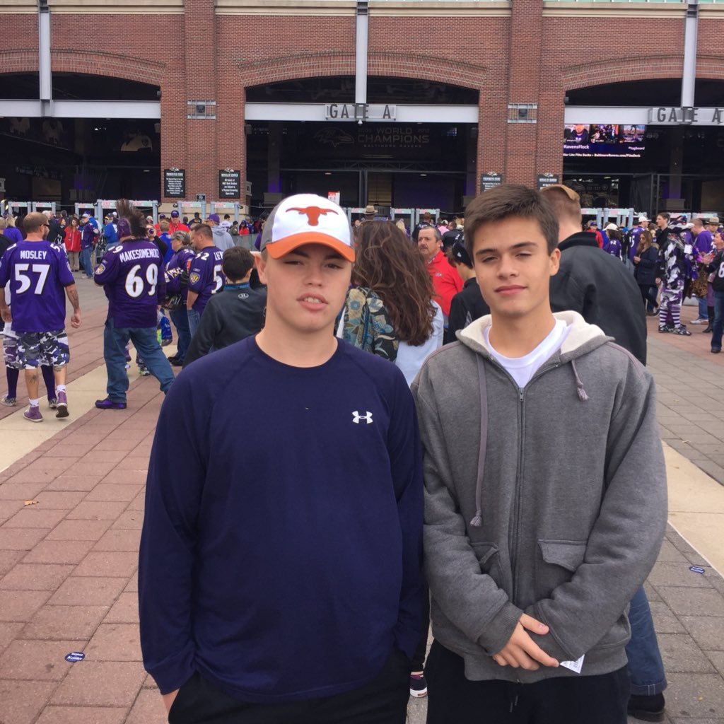 maxbarnett33's profile picture. 