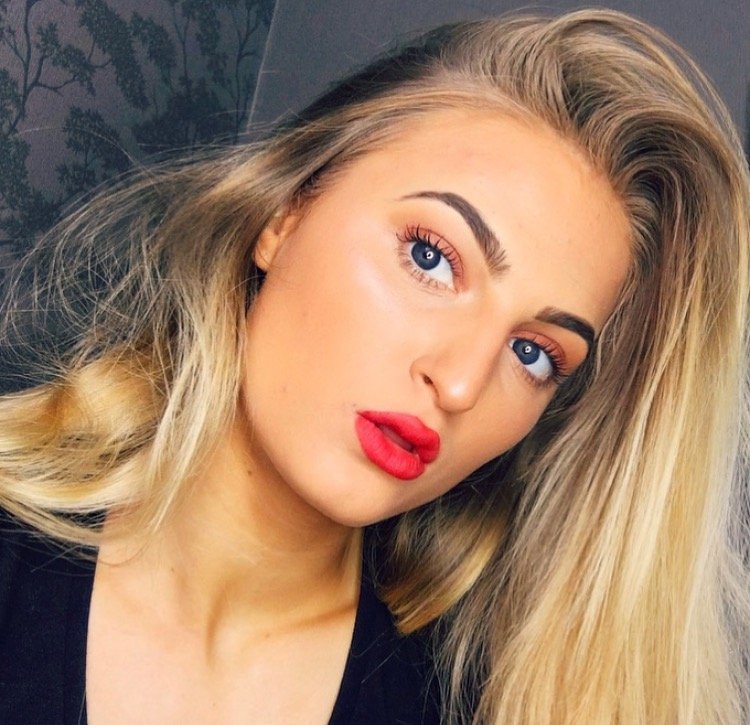 lucyherringx's profile picture. 