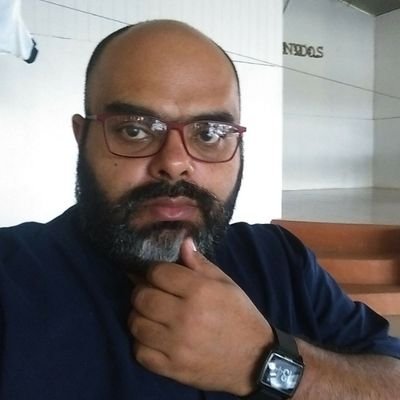 No soy una persona interesante... pero protagonizo una en Twitter. @Roberto23329792 == cuenta de doc