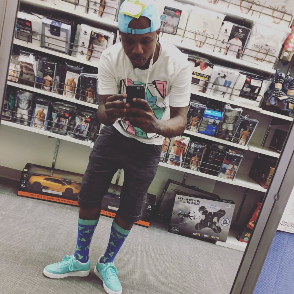 _swervo_8's profile picture. Emotionless 😤