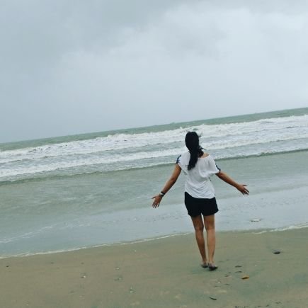 Blogger, Dreamer, Book lover, HR Professional and believe in living everyday to the fullest!