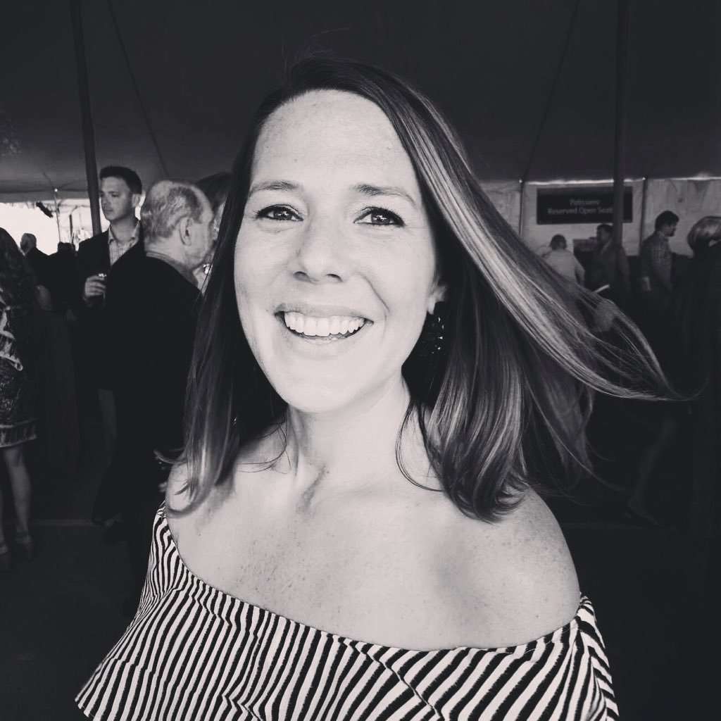 Corporate communications team lead @Hyland. I moonlight as a portrait photographer, frequent diner and traveler.